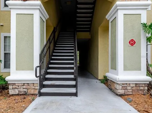 10019 Courtney Palms Blvd APT 101, Tampa, FL 33619