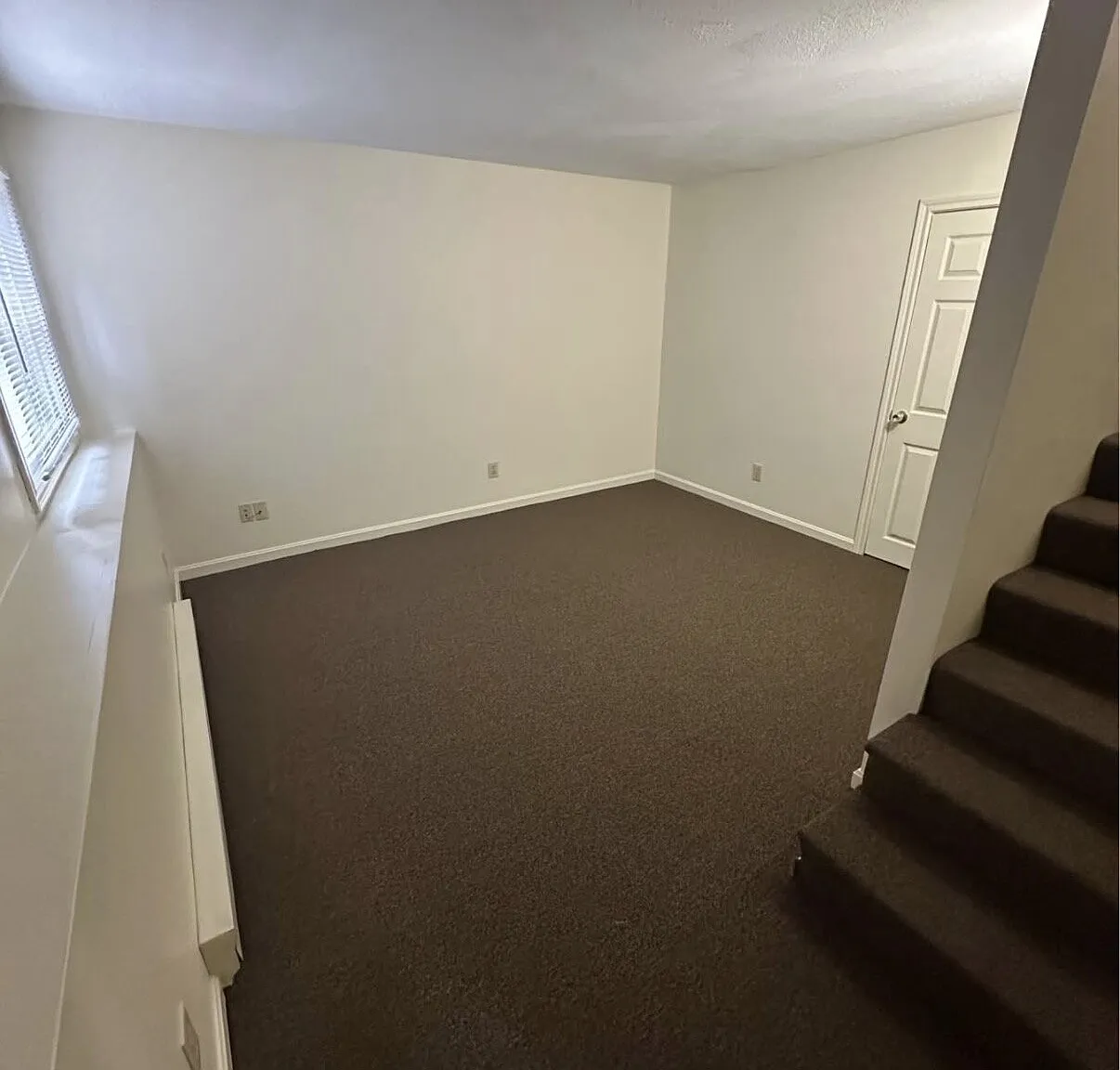 3 bed, 1.0 bath, 900 sqft, $2,250 — Photo 4