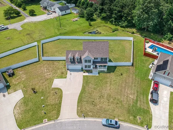 203 Pointers Dr, West Point, VA 23181