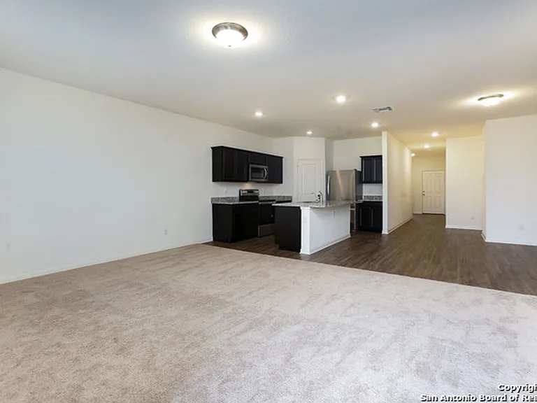 12530 Larissa — Photo 5