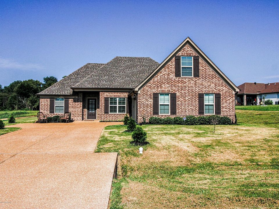 1st image of 102 Carolina Cir