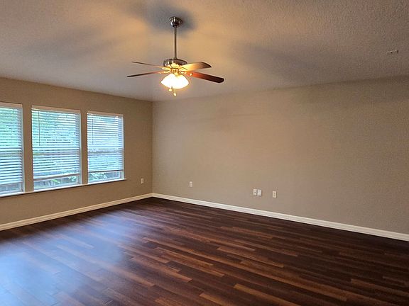 5th image of 2403 E Brian Lakes Dr