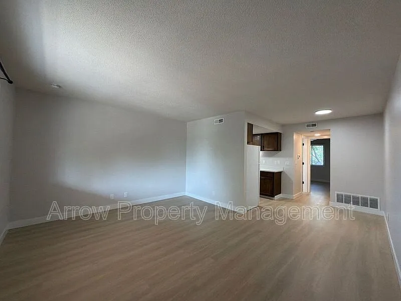 1 bed, 1.0 bath, 598 sqft, $795 — Photo 2