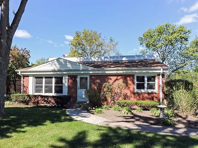718 Terry Ln photo 1