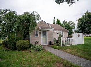 46 Collins St, Chicopee, MA 01022