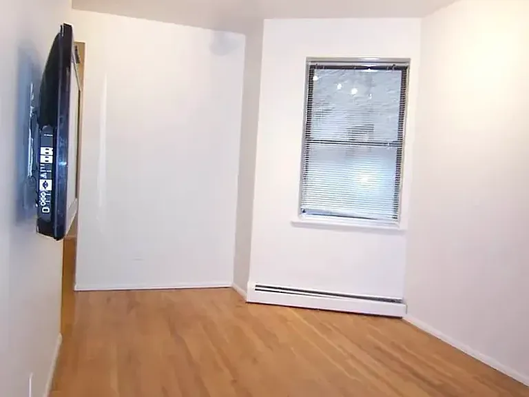 415 W 52nd St #1A — Photo 2