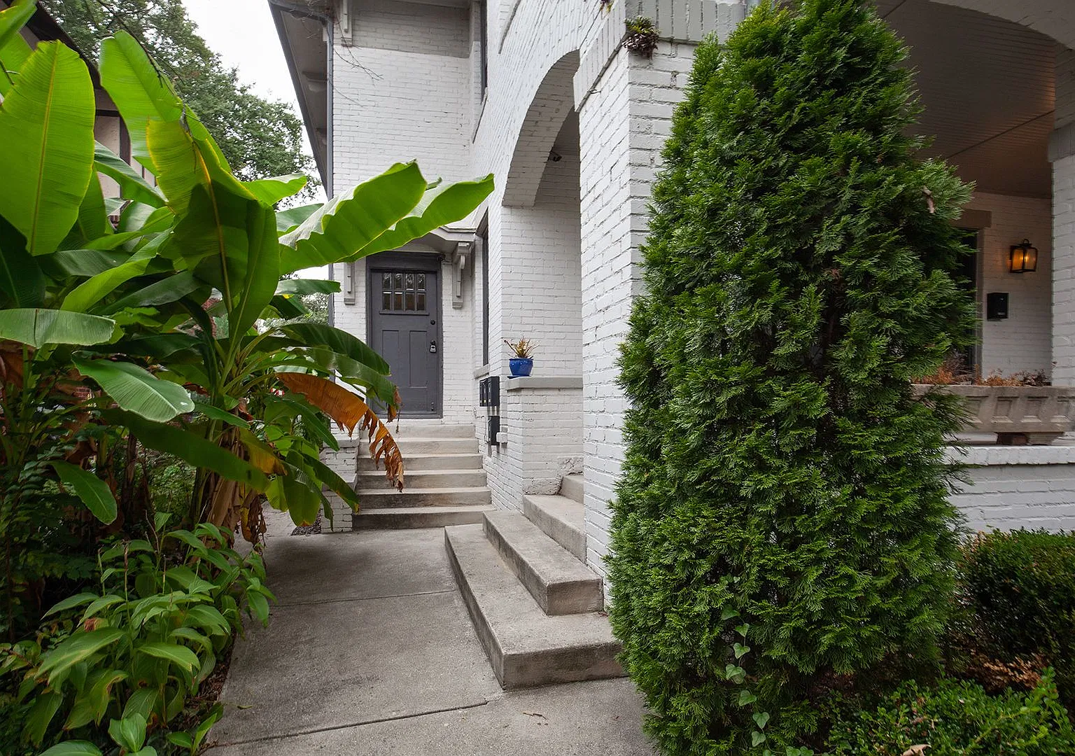 Half Off 1st Month! Midtown Studio Walking Distance to Piedmont Park! — Photo 2