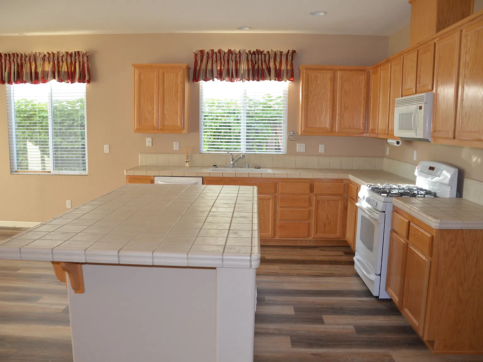 4928 Concordia Dr — Photo 4