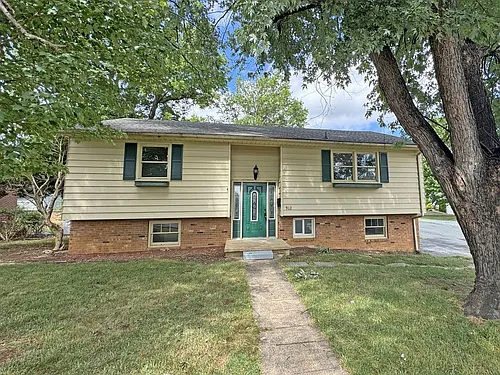 912 Oak Ave Photo 1