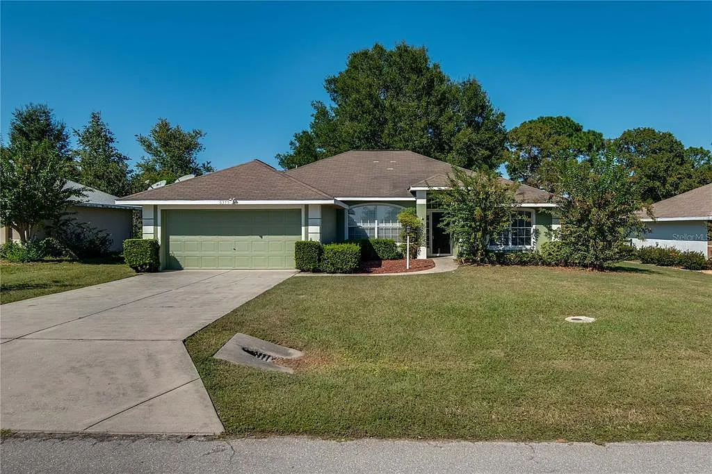 3 bed, 2.0 bath, 1663 sqft, $2,100 — Photo 2