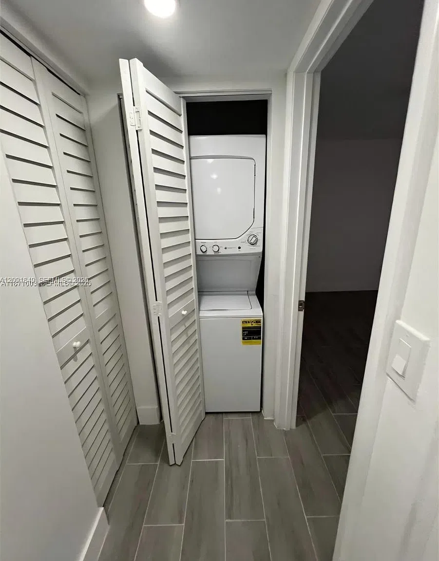 8810 SW 132nd Pl — Photo 3