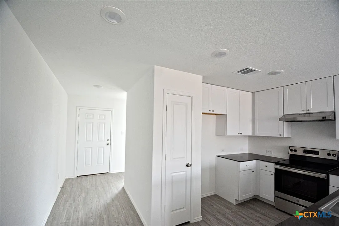 4 bed, 2.5 bath, 1874 sqft, $1,650 — Photo 4