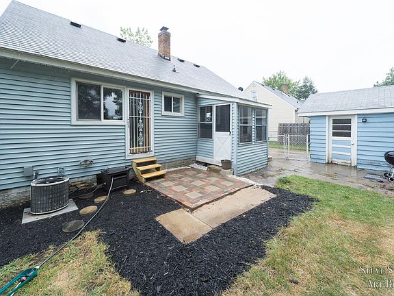 5th image of 705 Marcia St SW