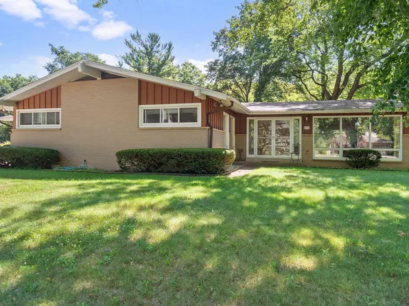 6684 N Atwahl DRIVE, Glendale, WI 53209