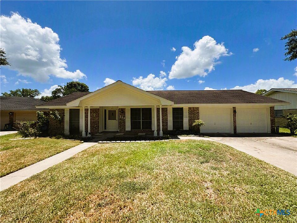1st image of 111 Yorkshire Ln