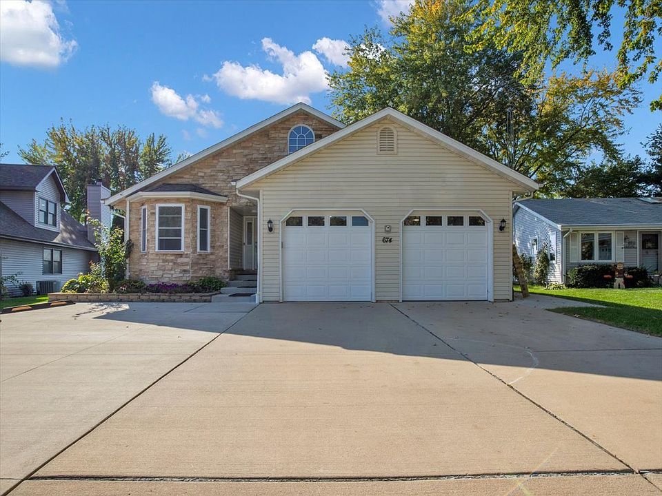 1st image of 674 Candlewick Dr NE