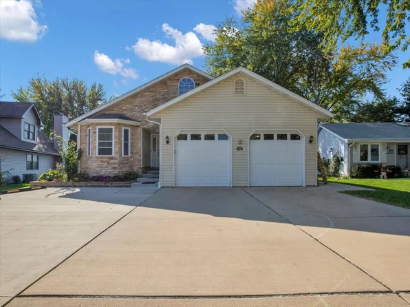 674 Candlewick Dr NE, Poplar Grove, IL 61065