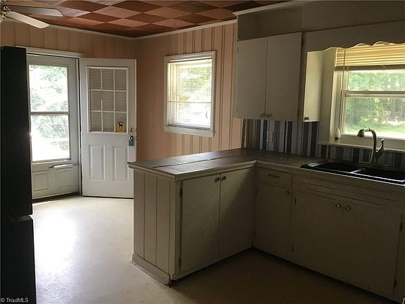 3rd image of 705 Farmwood Dr