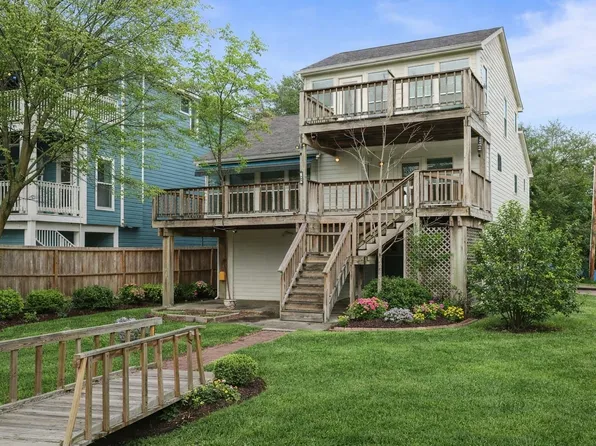 131 Oak Rd, Clear Lake Shores, TX 77565