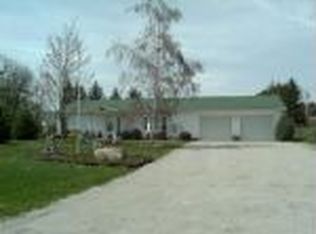 8700 Cleveland Rd, Creston, OH 44217