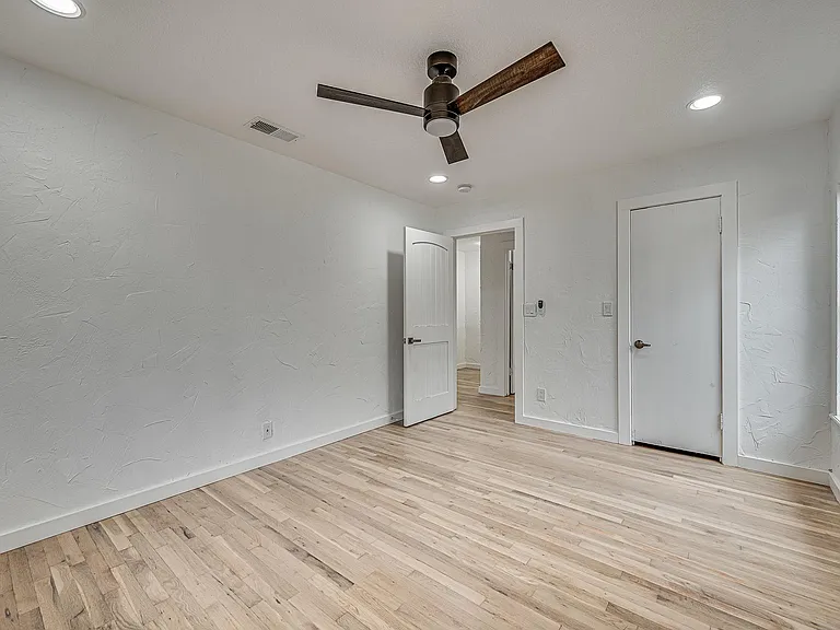 4728 Houghton Ave — Photo 13