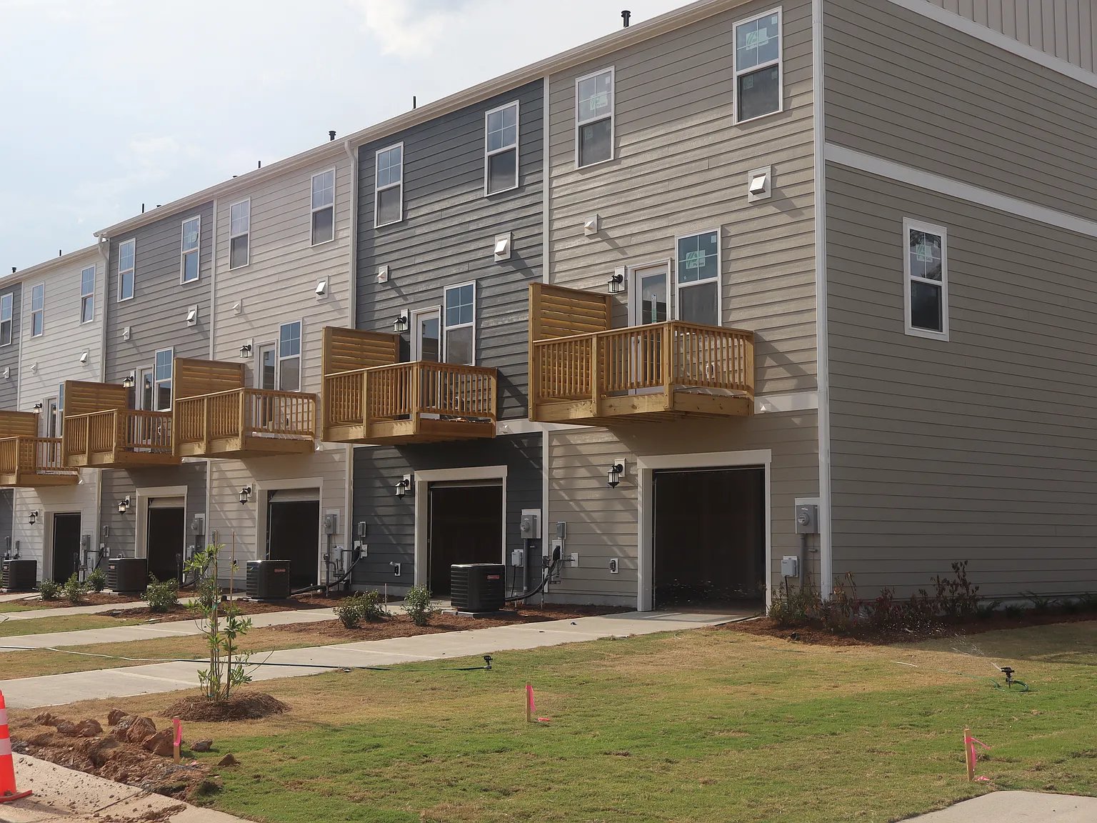 3 bed, 3.5 bath, 1800 sqft, $2,100 — Photo 3