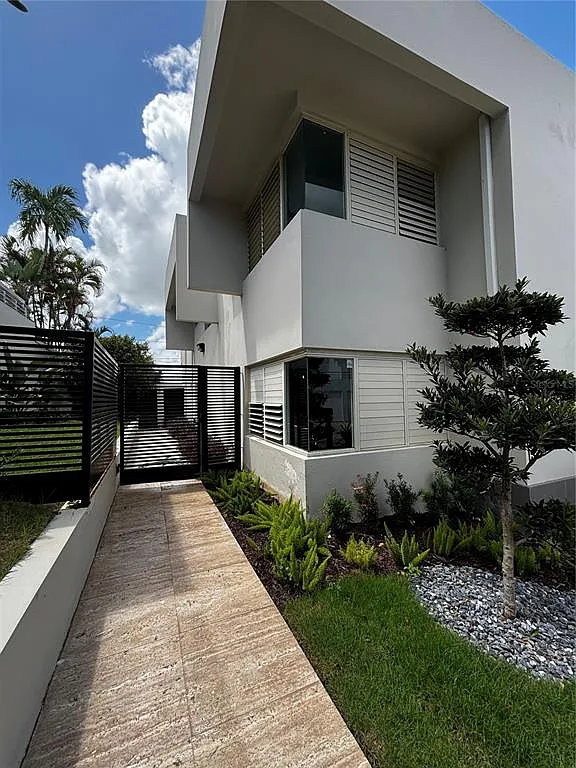 Building Photo - 201 Patricia