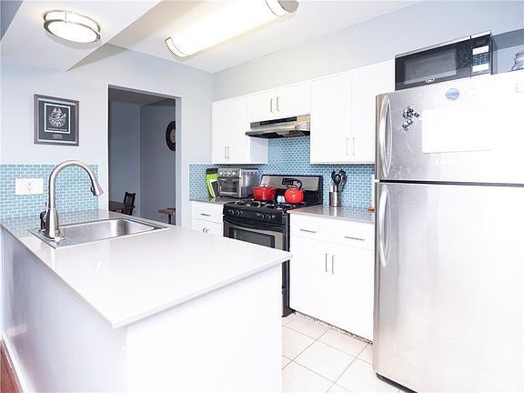 5th image of 2303 E Side Dr APT 215