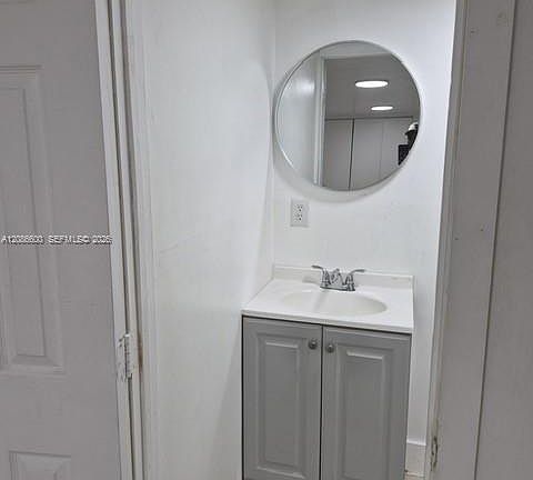 5th image of 2000 Madison St #3