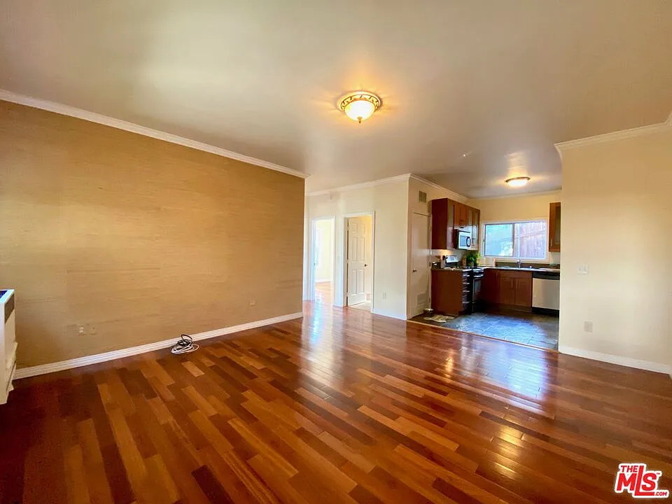 2 bed, 1.0 bath, 900 sqft, $3,495 — Photo 3