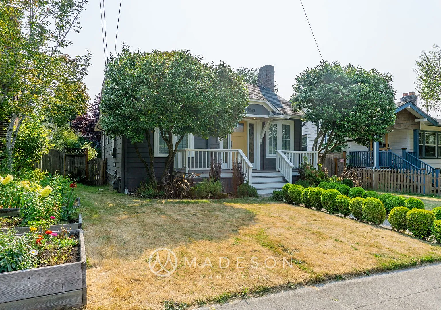 Beautiful Remodeled House with Fenced Yard in Maple Leaf — Photo 3