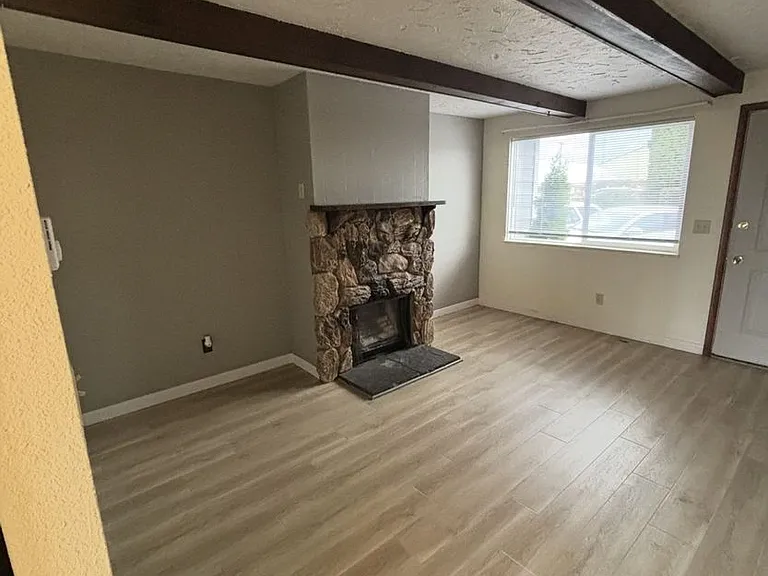 211-221 Maple St — Photo 11