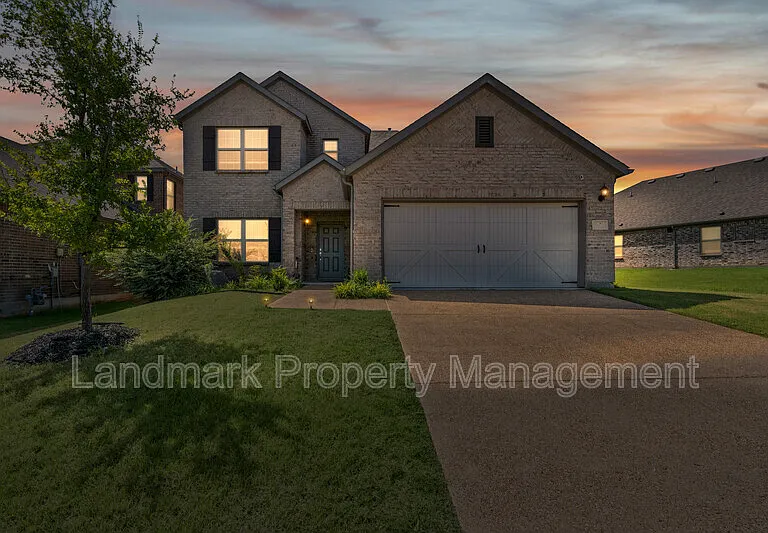 1206 Fox Chase Dr — Photo 2