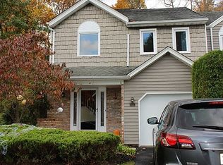 102 Edgefield Dr, Morris Plains, NJ 07950