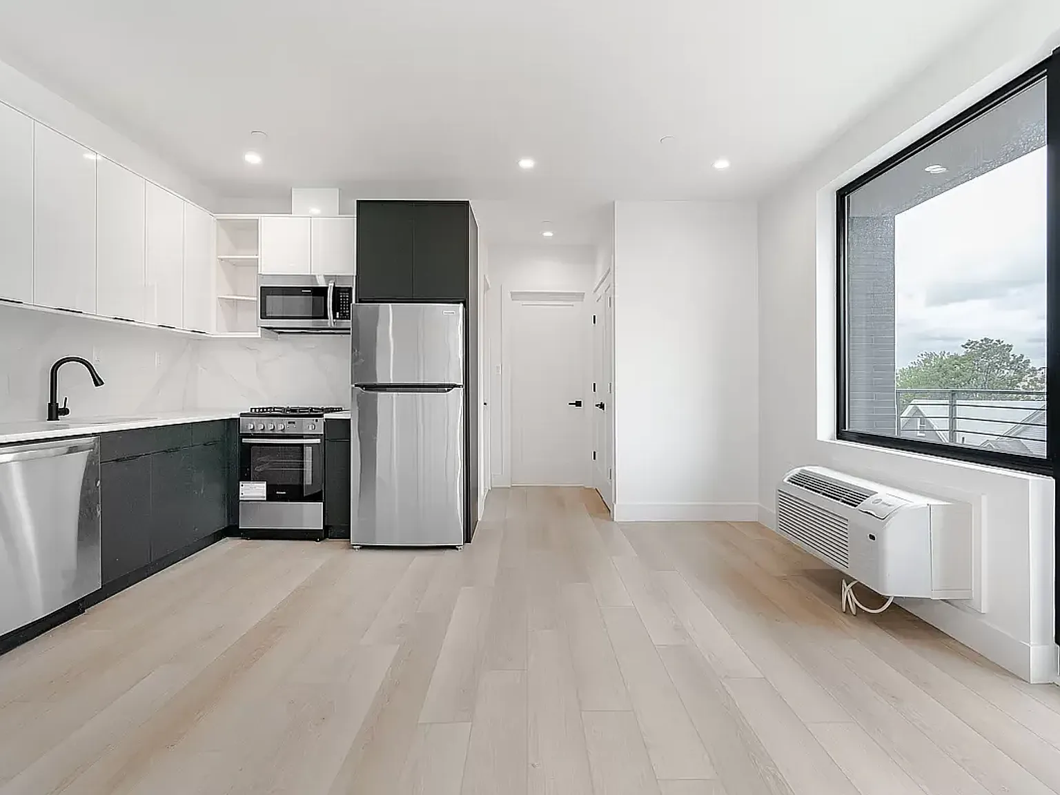 38-02 Broadway — Photo 2