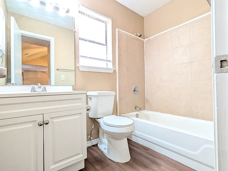 1911 Mack Pl — Photo 8