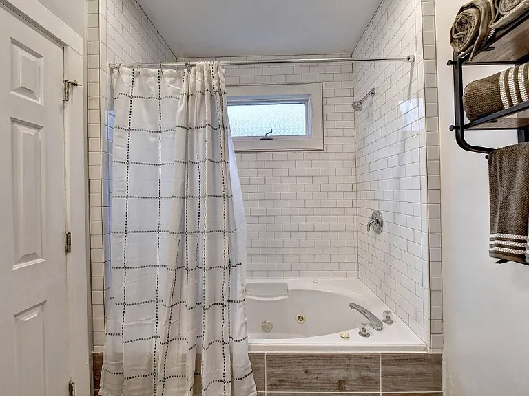 1179 Francis St NW — Photo 35