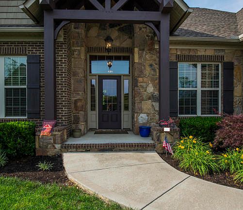 3rd image of 9925 Winding Hill Ln