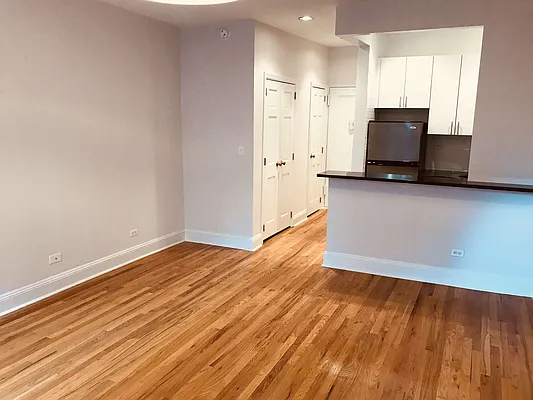 Rented by Metropolis Real Estate of Manhattan | media 31