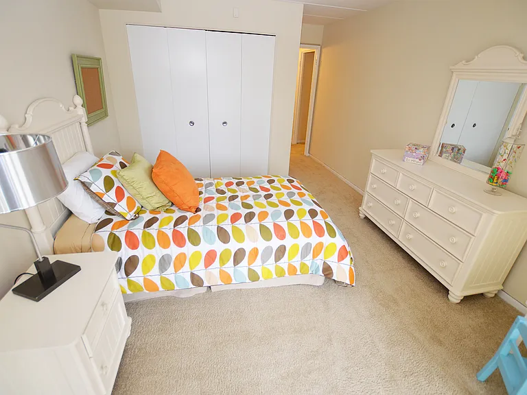 Wellesley House Apartments — Photo 7