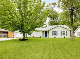 318 Burnett Dr, Baytown, TX 77520