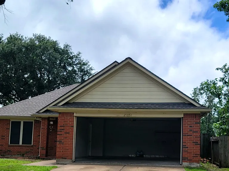 Inside the garage has also been painted with cotton gray