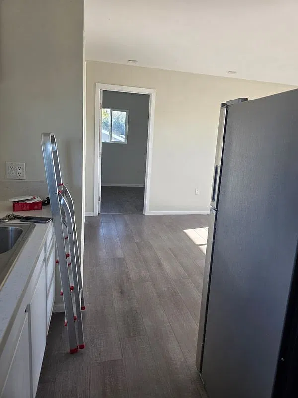 1 bed, 1.0 bath, 450 sqft, $2,100 — Photo 3
