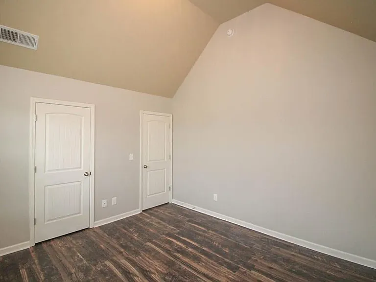 458 Lory Ln — Photo 35
