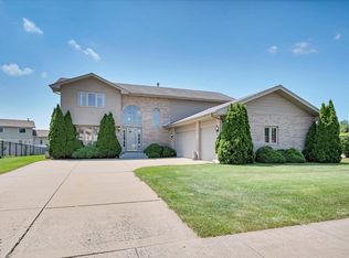 7959 Brookside Glen Dr, Tinley Park, IL 60487