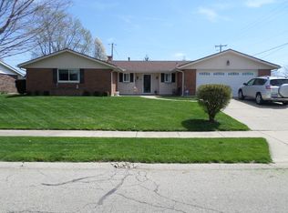 406 Rising Hill Dr, Fairborn, OH 45324