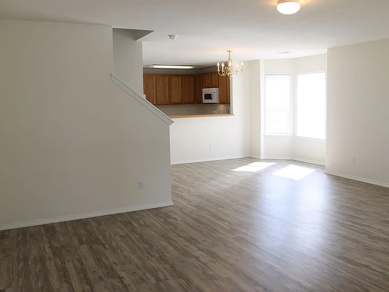 423 Lake Park Way — Photo 6