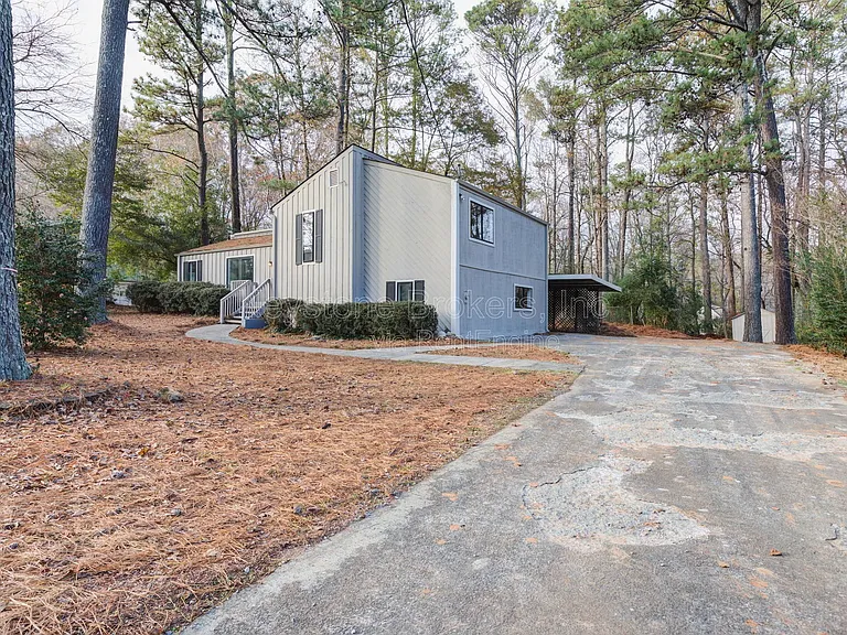 2700 Creekview Point NW — Photo 2