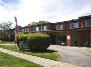 22000 River Oaks Dr APT 23, Rocky River, OH 44116