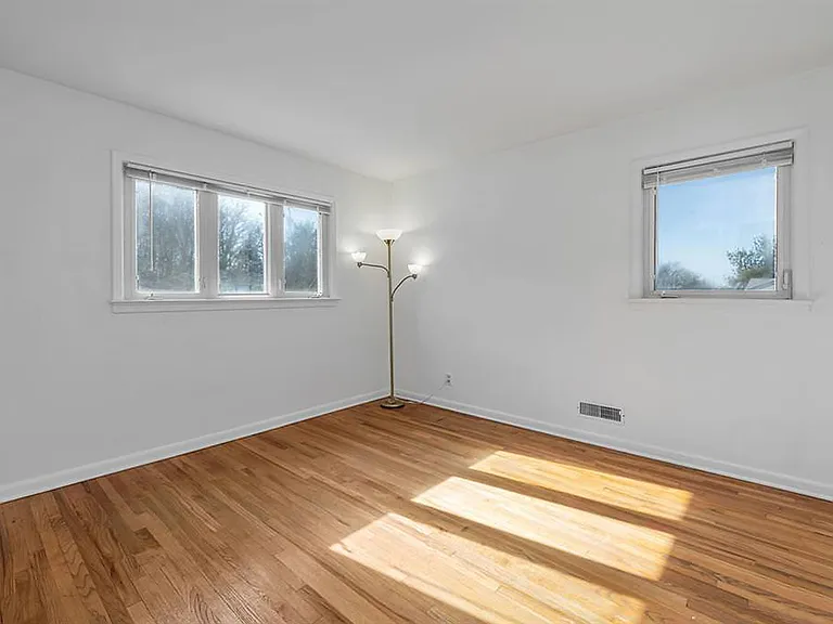 63 Susan Dr — Photo 14